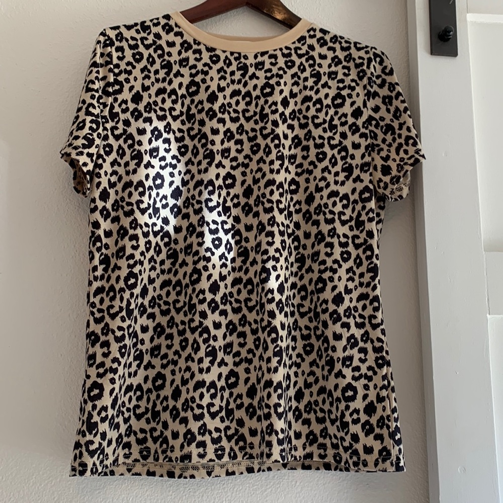 Medium leopard print blouse. Non smoking